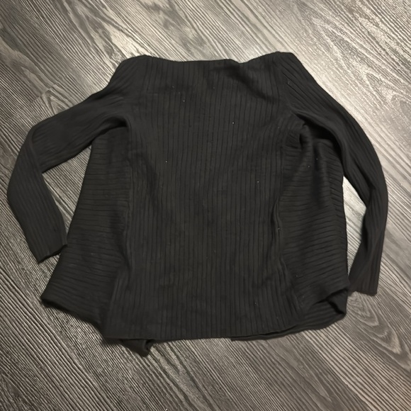 🍍LORD AND TAYLOR CASHMERE SWEATER🍍SZ MED 🍍pit to pit 20”🍍length 23”🍍 - Picture 3 of 3